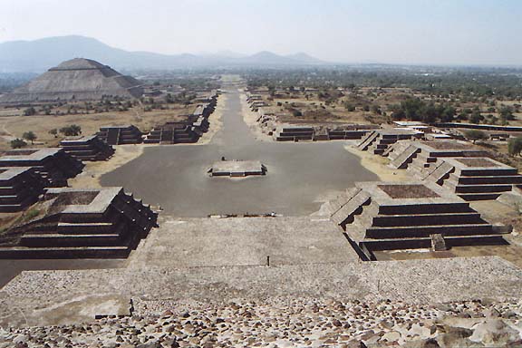 Arqueólogos descubren entierros y antigüedades milenarias en México