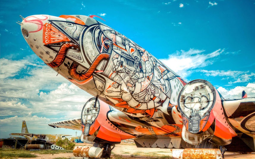 Grafittis resucitan aviones en Arizona