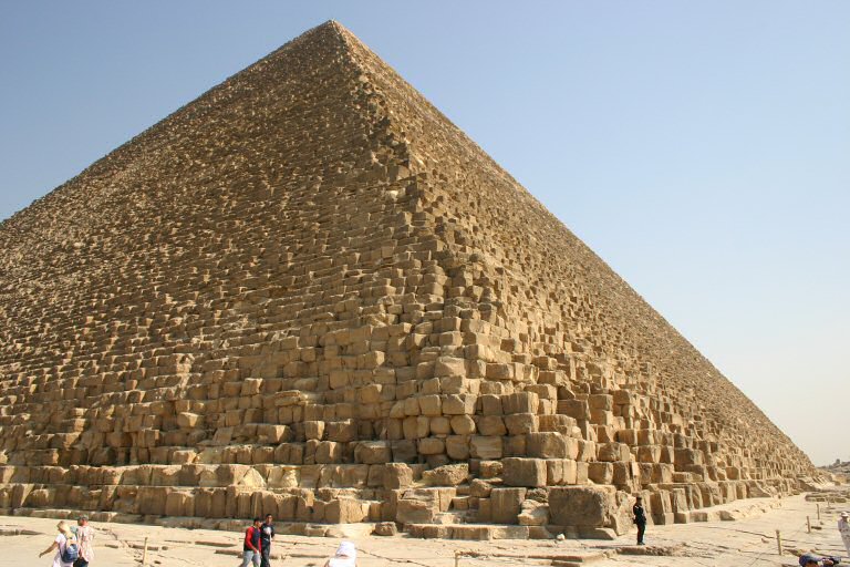 Pirámide de Keops estaba coronada por una esfera