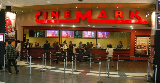 Presidente de Cinemark Internacional visita nuevas salas de cine en complejo de Concepción