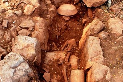 En México un grupo de arqueólogos halla entierros mayas de más de mil años